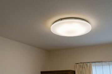 照明がちらつく原因は？LEDや電球の確認方法と自分でできる対処法